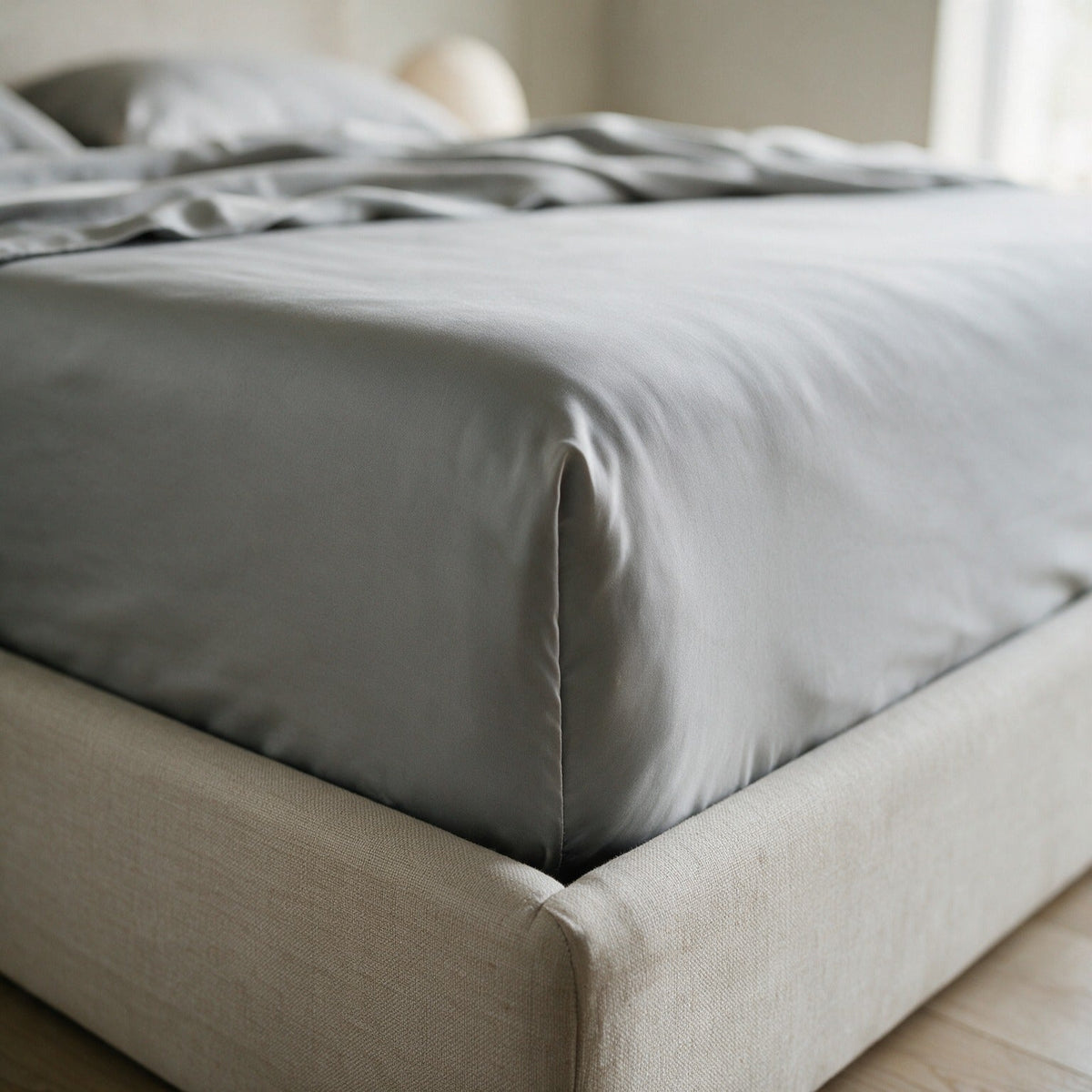 Rydal fitted sheet in Grey wrapped around the mattress corner, close-up
