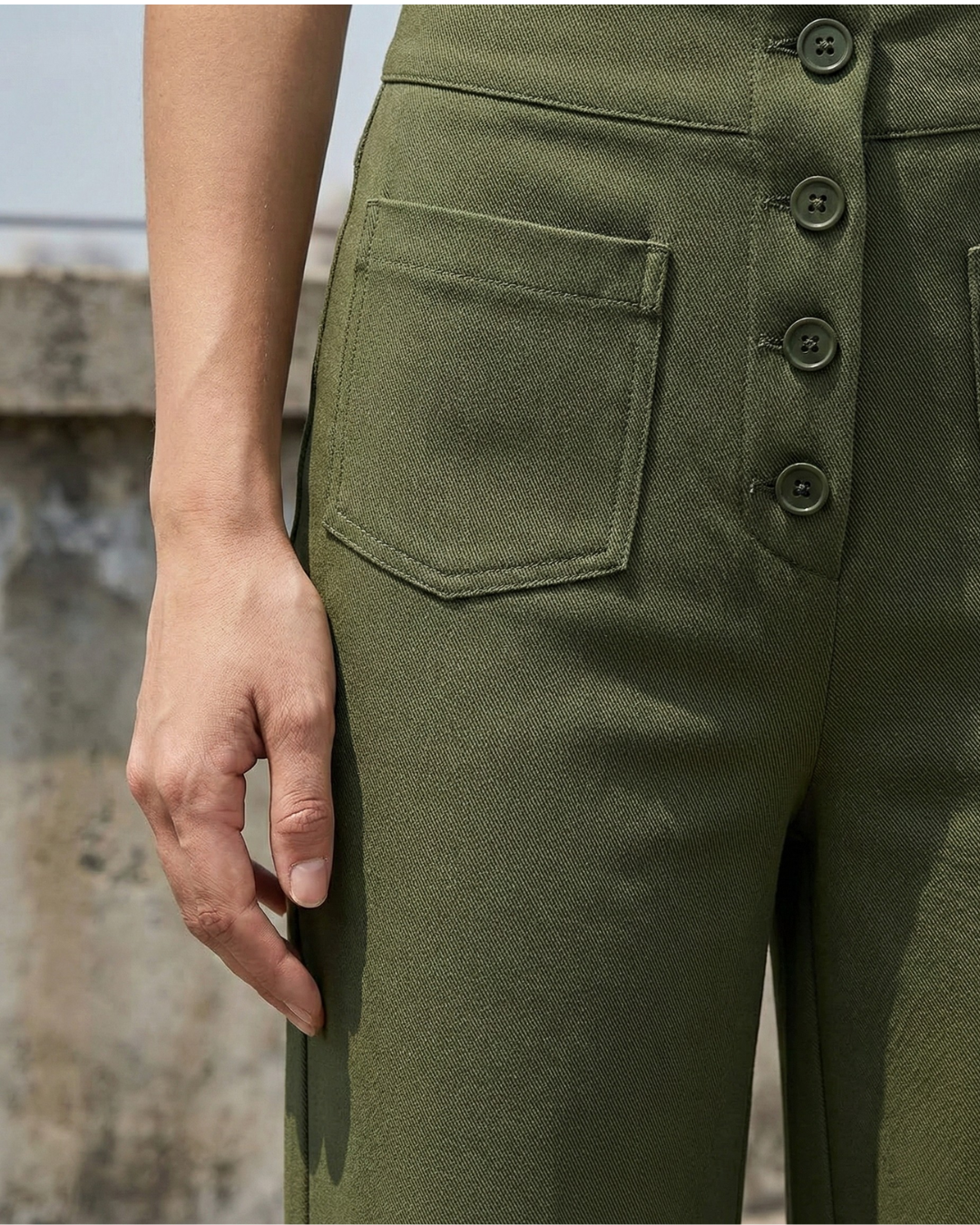 1. The waistband stays put for 12+ hours — no adjusting, no slipping